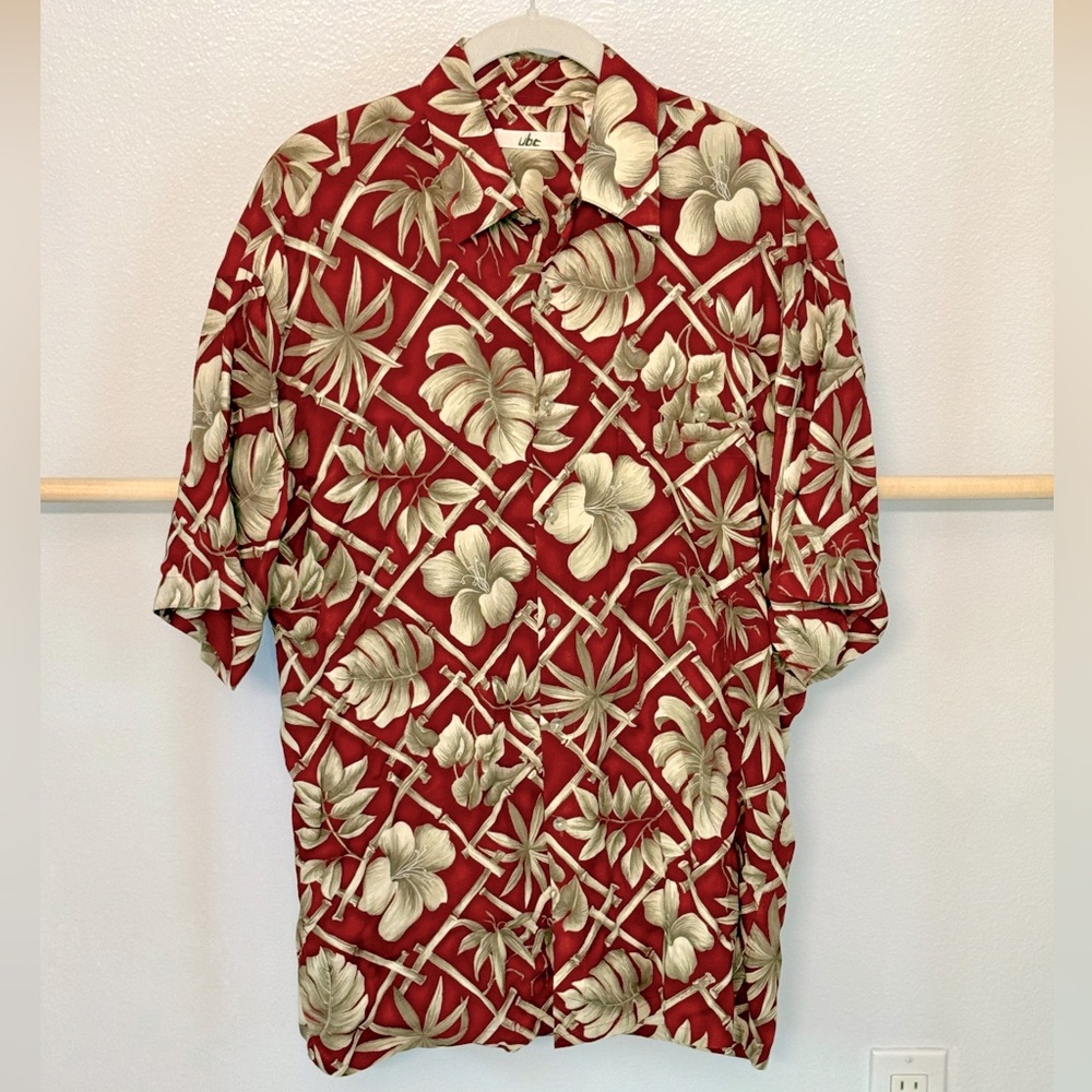 UBC Vintage Men’s Red‎ 100% Rayon Short Sleeve Button Down Hawaiian Shirt Size M